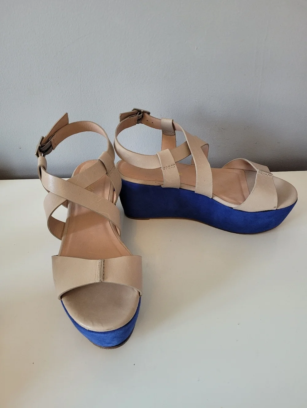 Pour La Victoire Noelle Flatforms, GUC, Size 9.5